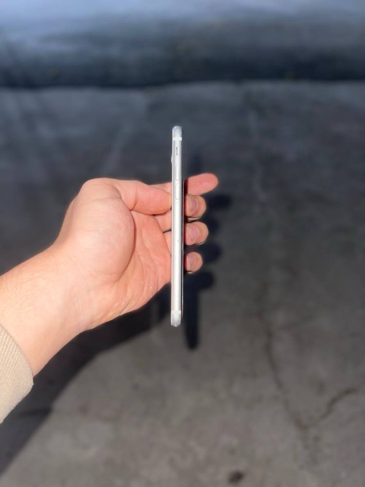 срочна Ipone se 2020