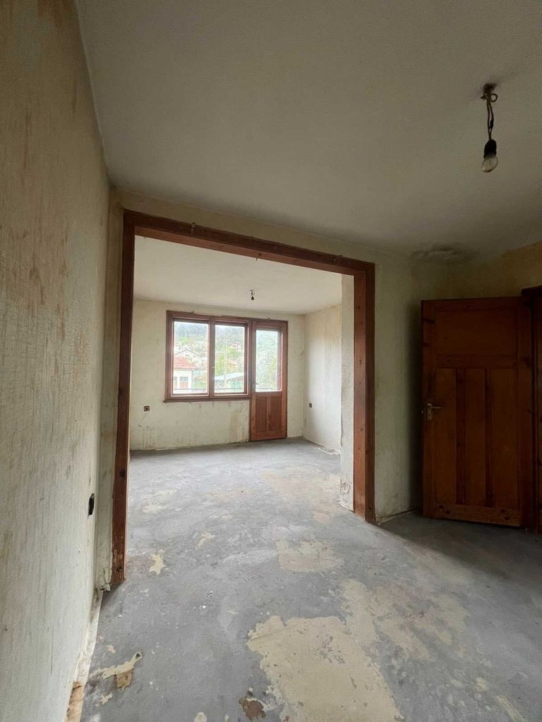 Продава се Къща в с. Голема Раковица, Област София-област - 192 кв.м за 365 €/кв.м - Снимка #1