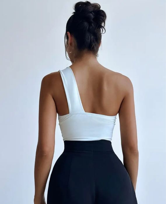 Продается элегантная блузка с бантом