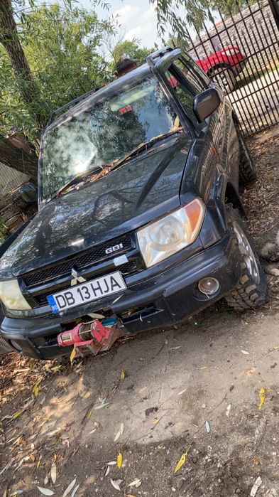 Vand sau schimb mitubiși pajero