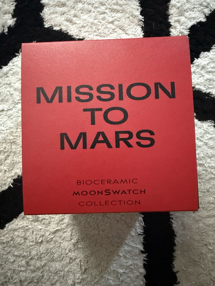 Omega x Swatch Moonswatch Mars Sun - последни 2