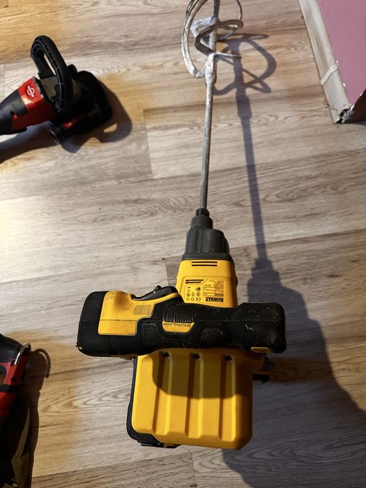 Vand malaxor dewalt DCD 240 N