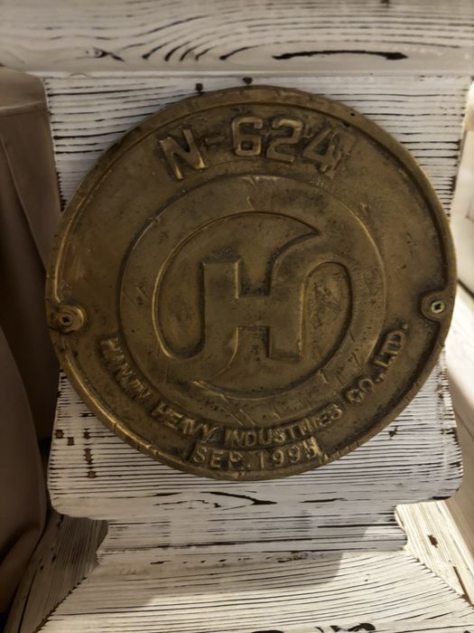 Стари месингови корабни табели