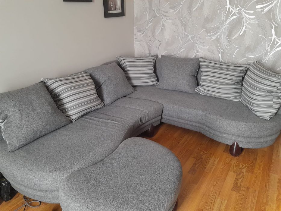 Диван серый с подушками