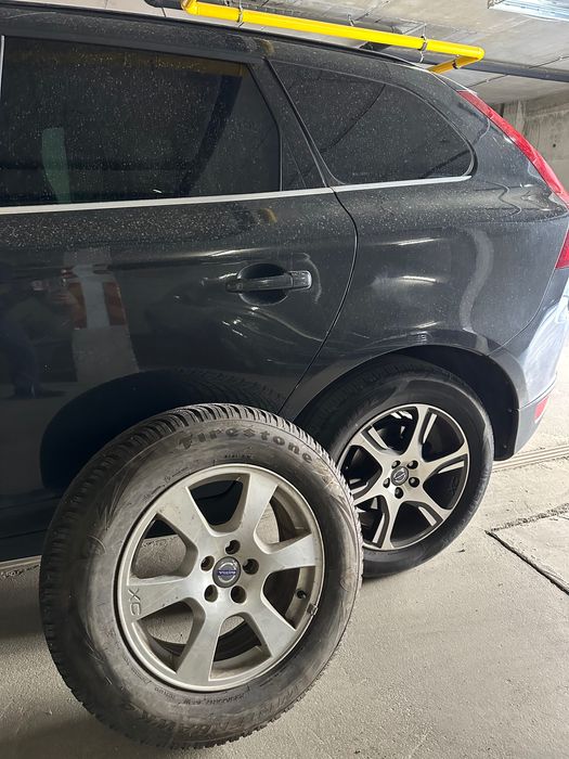 Volvo XC60 + 2 комплекта джанти с нови зимни гуми
