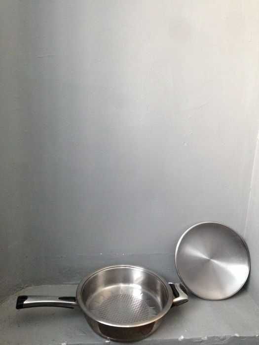 ОТДАМ ДАРОМ сковородку, глубокую, 10×26см, С КРЫШКОЙ, из стали, ЕС бу