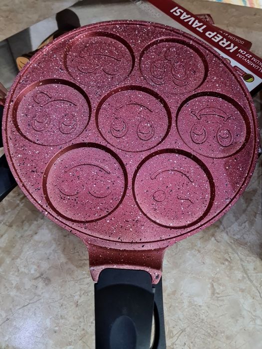 Тиган за Pancakes Палачинки  с Емоджита 27см 
Алуминиево Незалепващо П