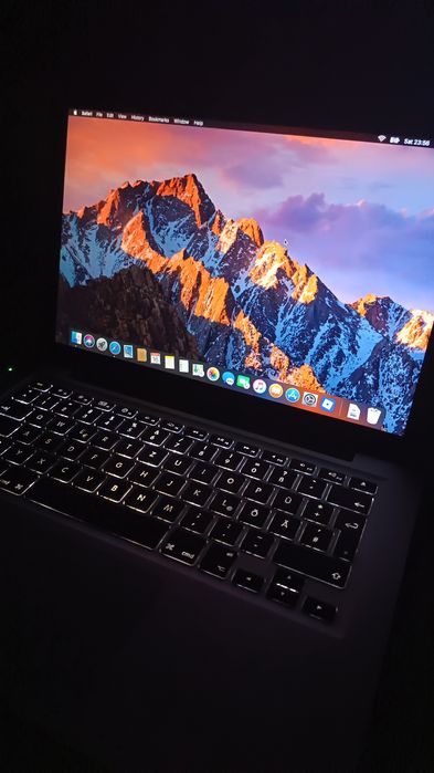 Vând MacBook pro Intel 2