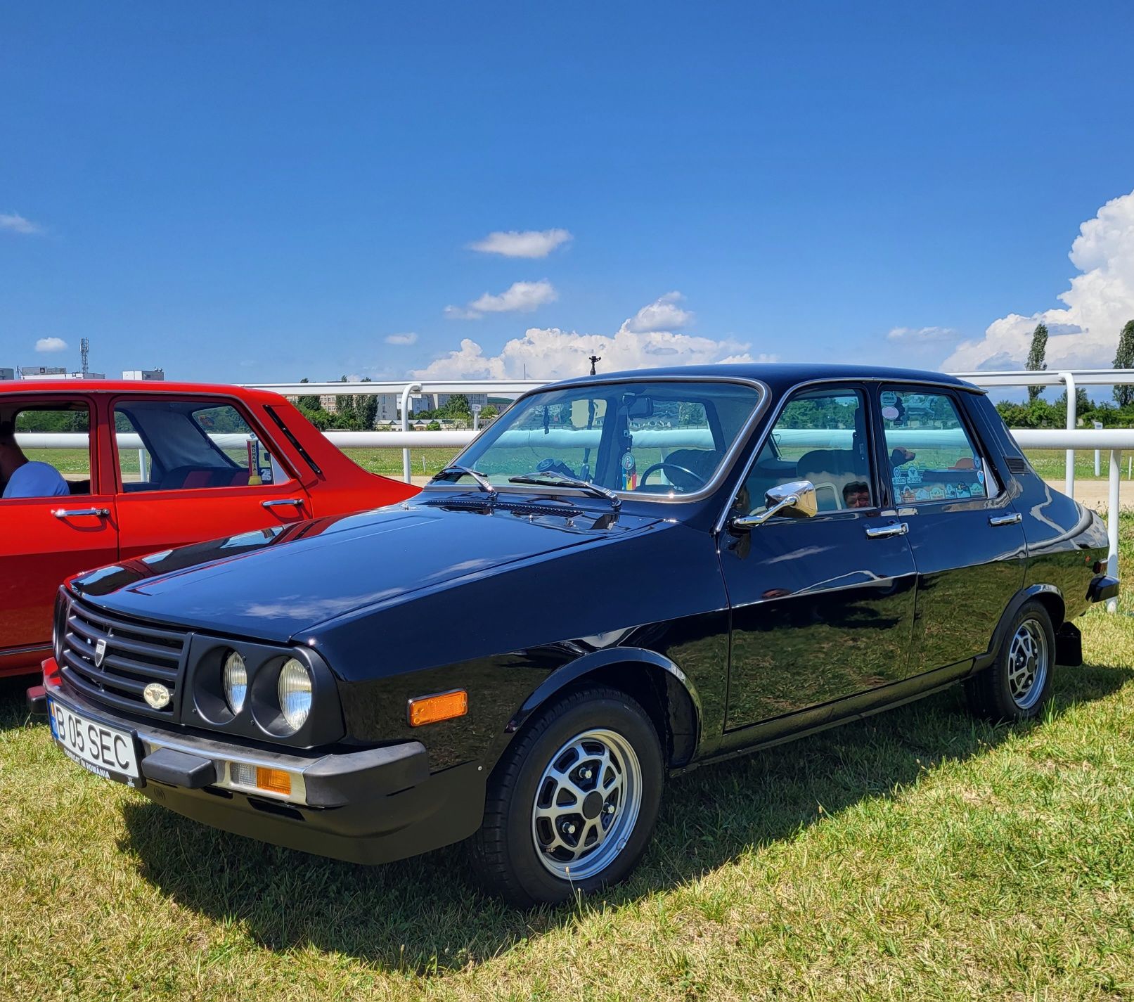 Inchiriez Masina de epocă Dacia 1310 pentru Evenimente Nuntă Filmări