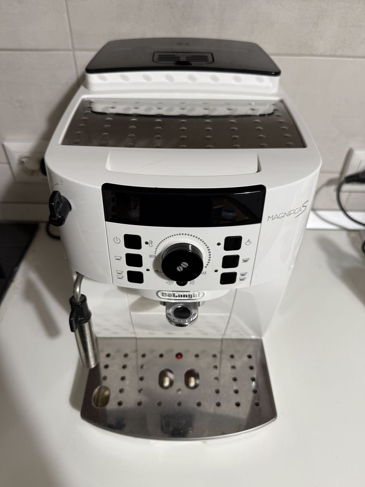 Pachet Delonghi Magnifica S si cappucinatore Nespresso