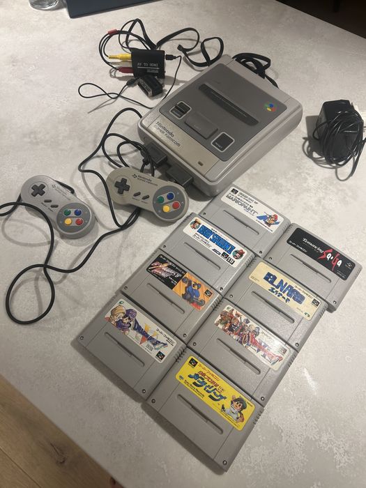 Consola Nintendo Super Famicom 8 casete jocuri