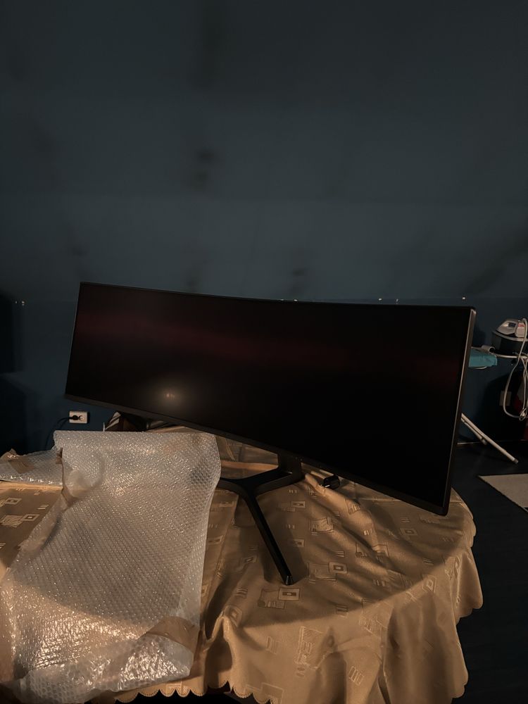 Samsung Monitor NOU! Curbat 4k 144hz
