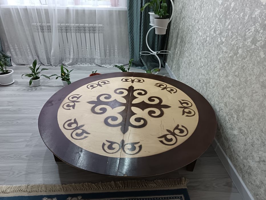Продам круглый казахский стол