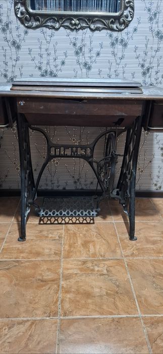 Продаётся швейная машинка