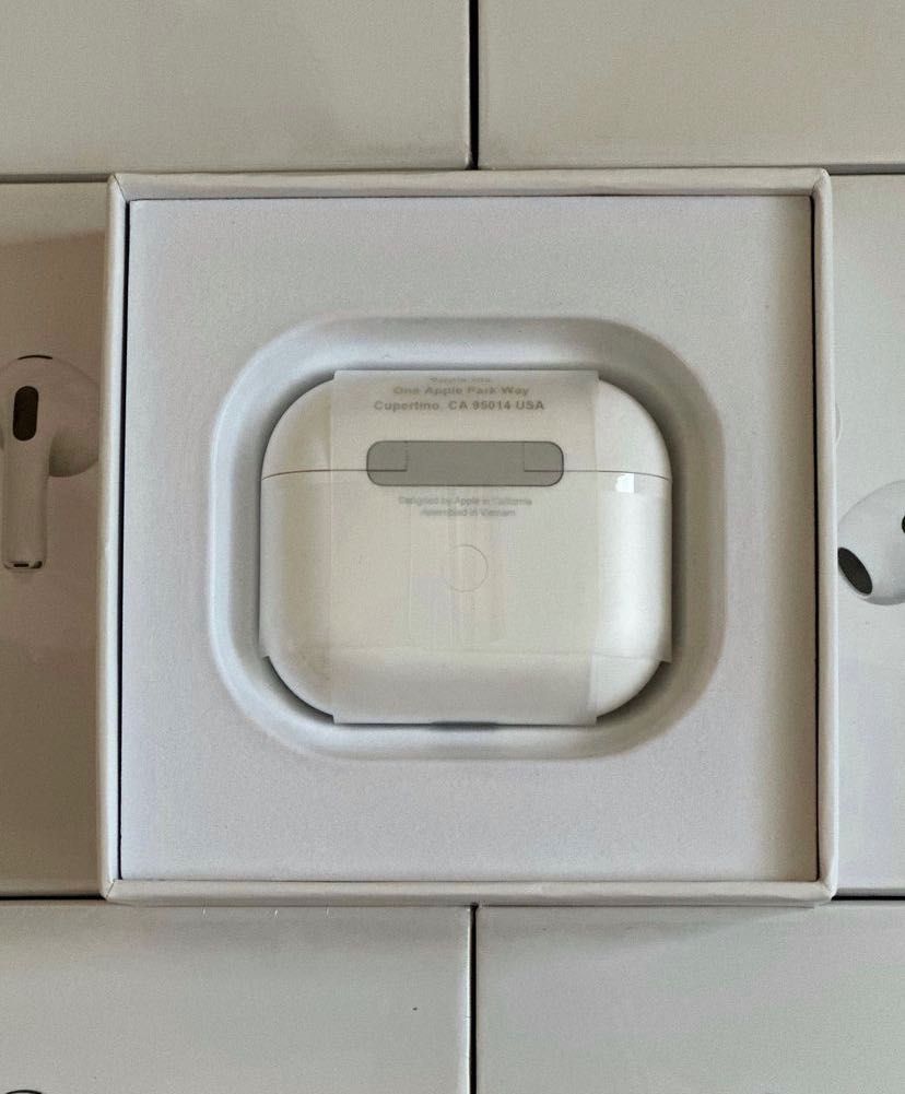 Airpods 3 cu MagSafe Charging Case