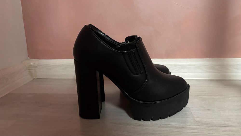 Botine cu calapod inalt , marime 36