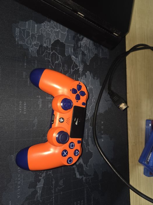 Vând ps 4 slim in stare foarte bună