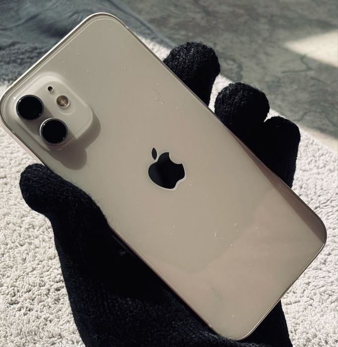 Продается IPhone 12