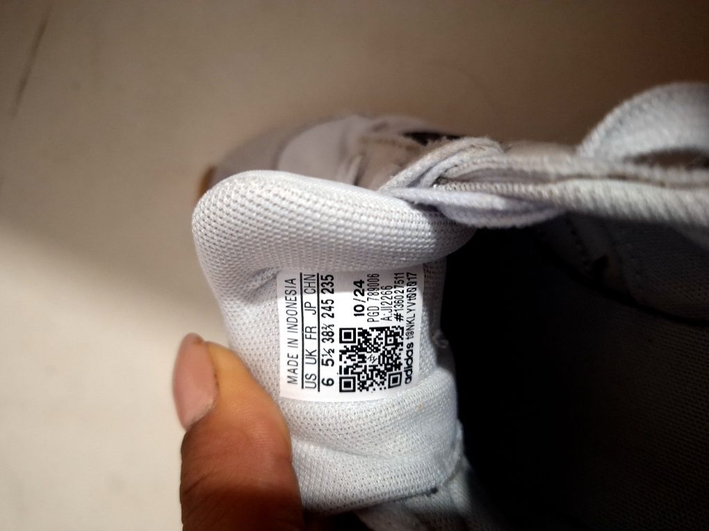 Маратонки adidas