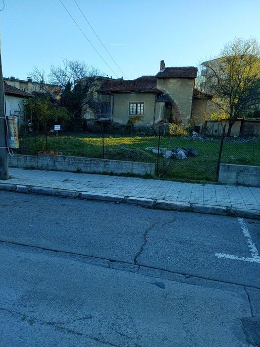 Продавам УПИ гр. Берковица