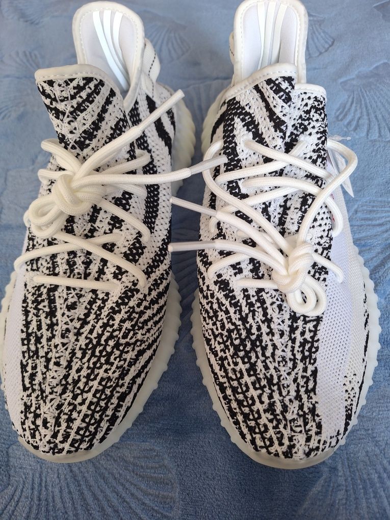 Adidas Yeezy Boost 350 V2 Zebra 43 и 1/3 | 44.   НОВИ!