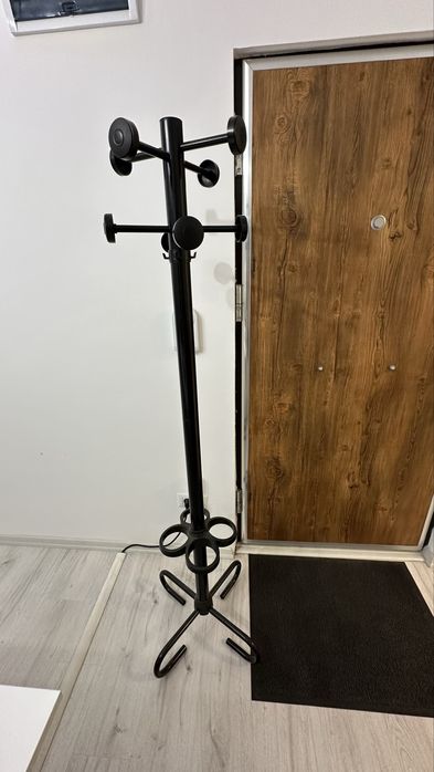 Cuier vertical metalic negru