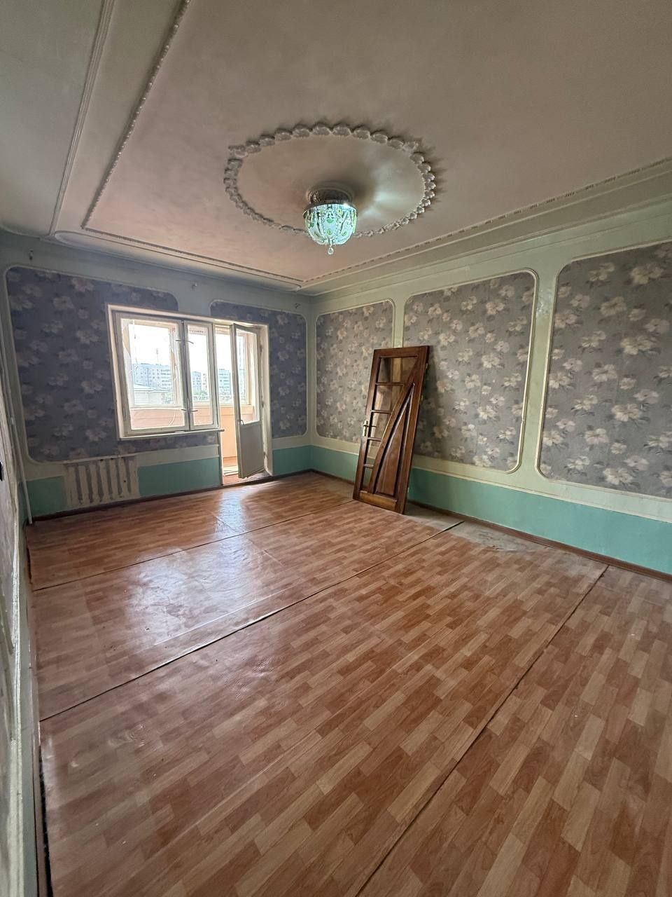 Срочна продаётся 4х ком квартира переделаная 5 ком