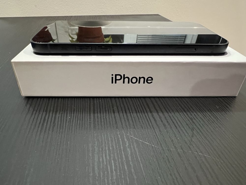 Iphone 12 64GB +зарядно и кейс коментар на цената