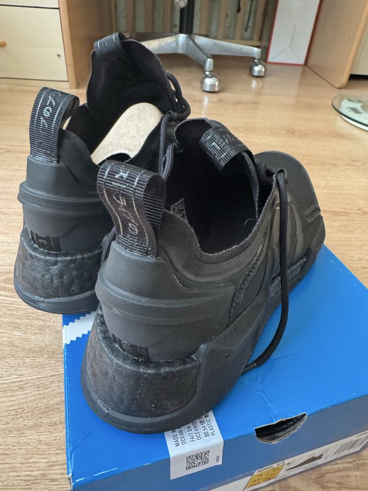 Чисто нови маратонки adidas nmd v3 black