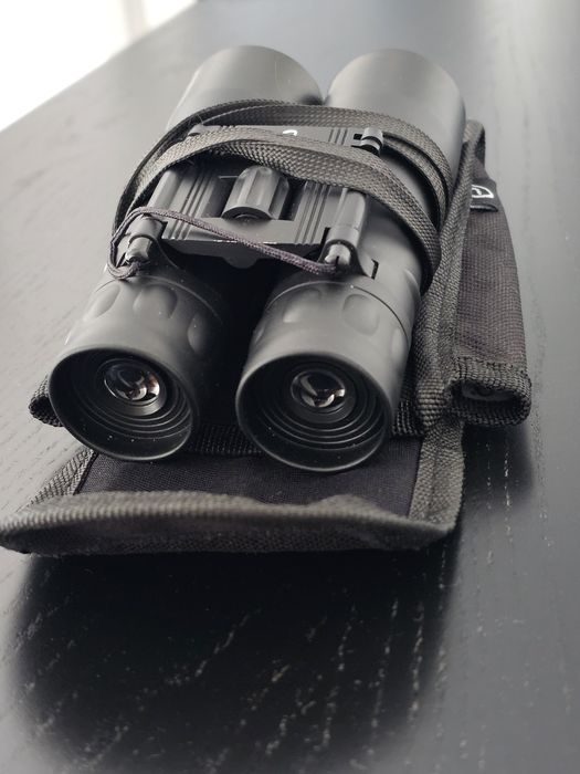 Binoclu Crivit 12x32 (84m/1000m)