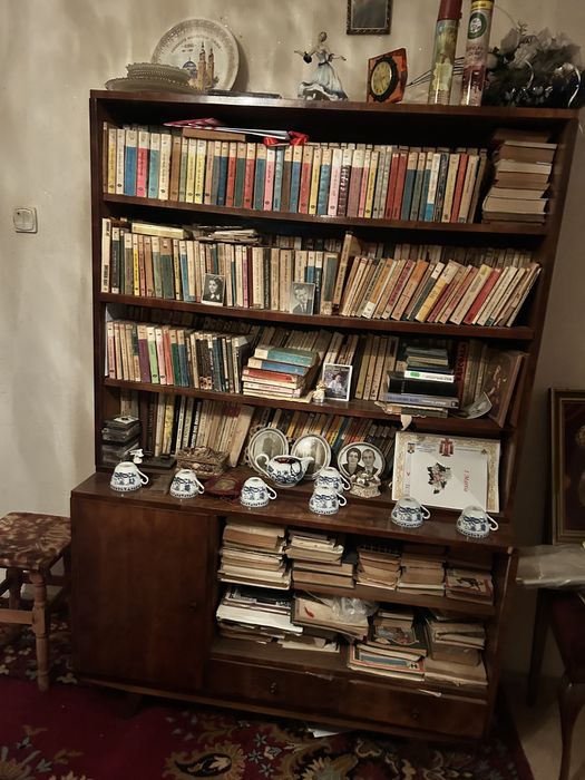 Mobila veche de peste 100 de ani . Din nuc