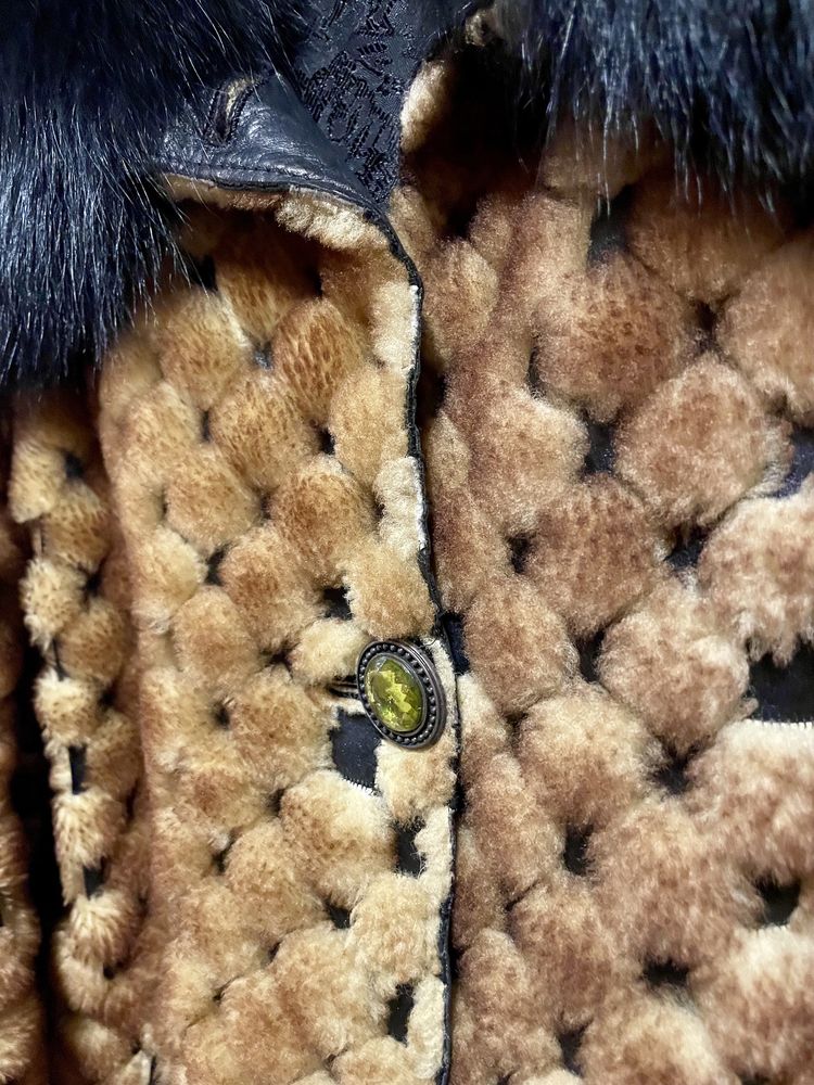 Дамско палто от овча кожа и черна лисица