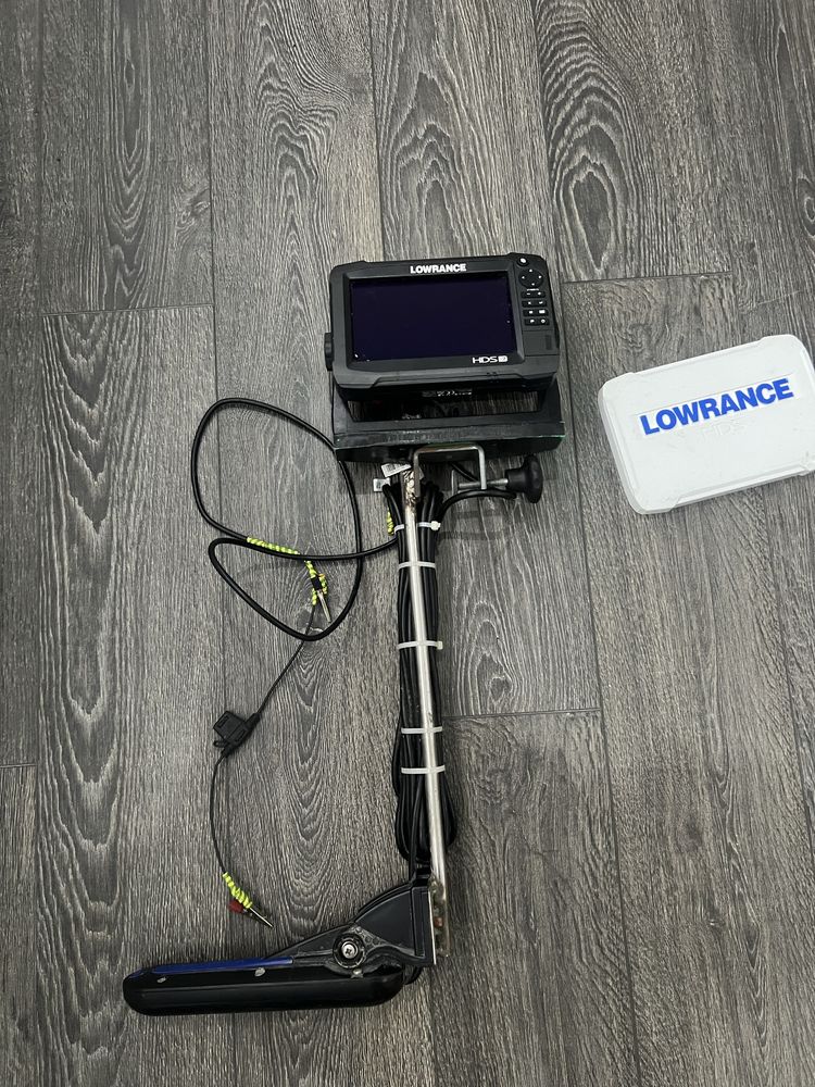 Lowrance hds 7 Carbn cu sonda total scan