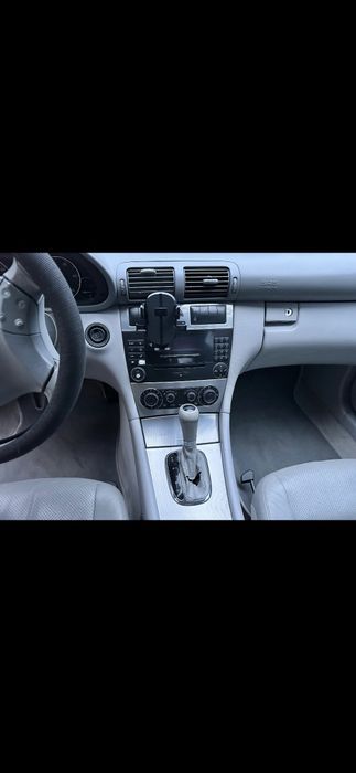 Vand mercedez c220 Avntgarde impecabil
