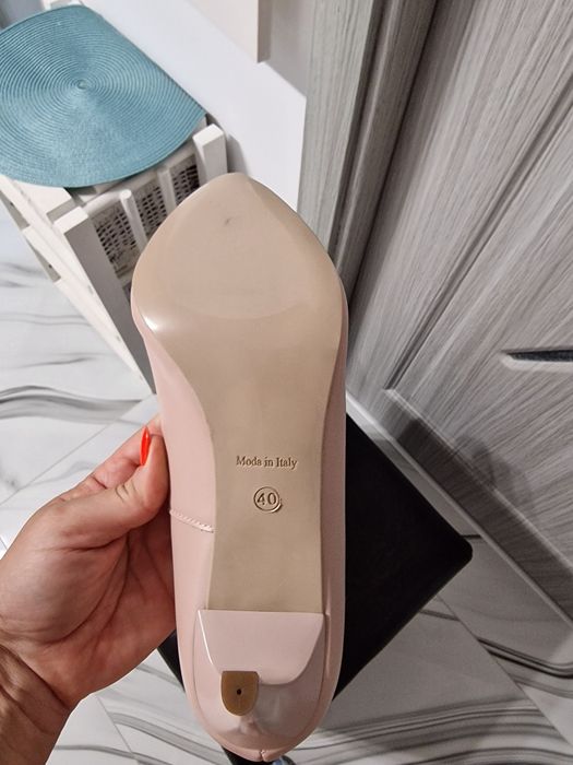 Pantofi din piele,model deosebit