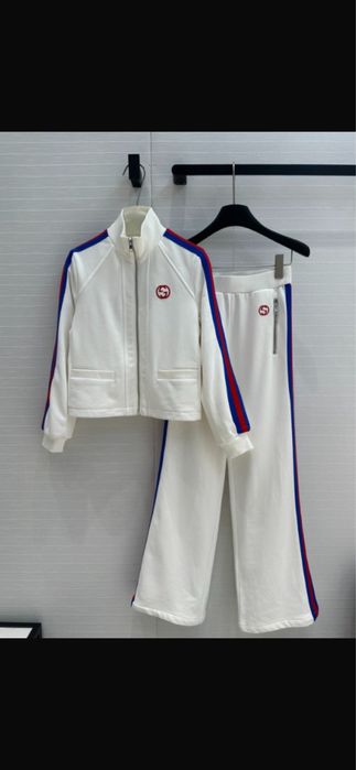 Gucci анцуг бял с лого