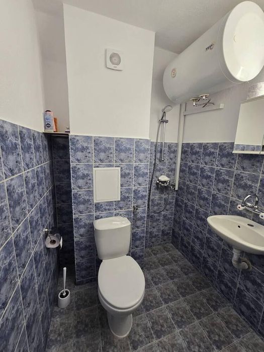 Дава се под наем Двустаен апартамент в Бургас, Лазур - 63 кв.м за 561 € - Снимка #4