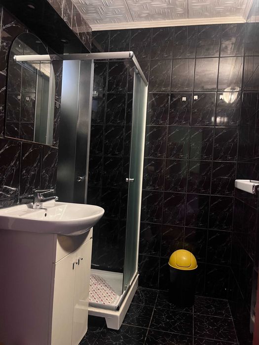 Inchiriez apartament modern/economic cu 2 camere zona Bd. 1 Decembrie