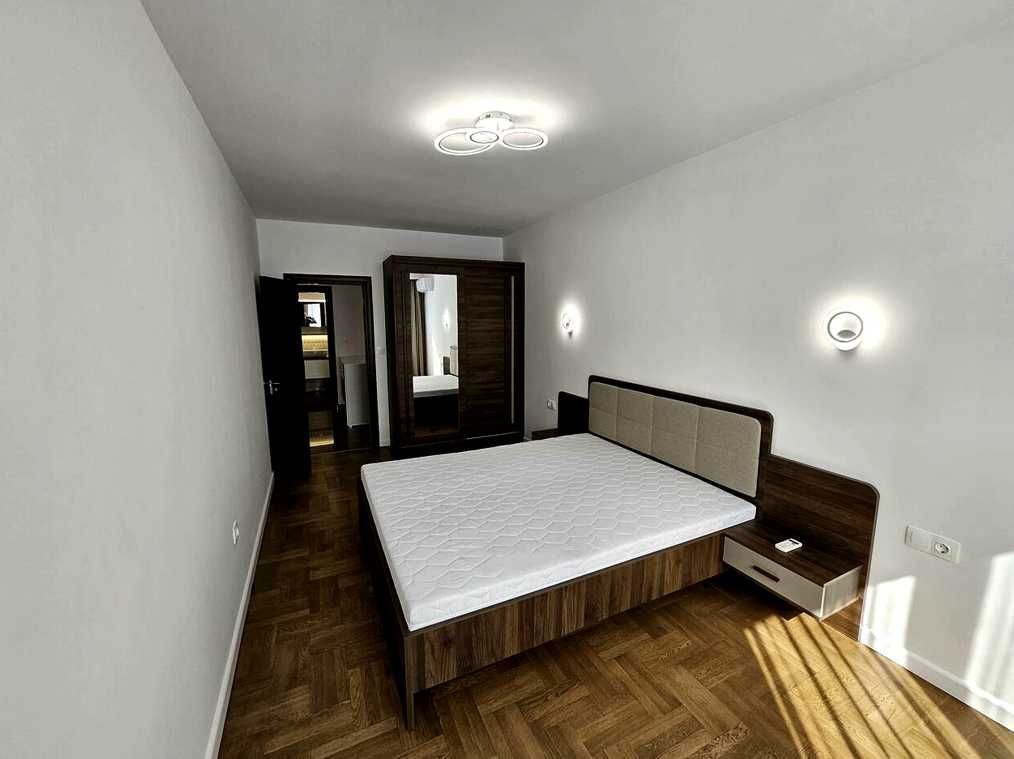 Дава се под наем Тристаен апартамент в Пловдив, Център - 130 кв.м за 850 € - Снимка #5