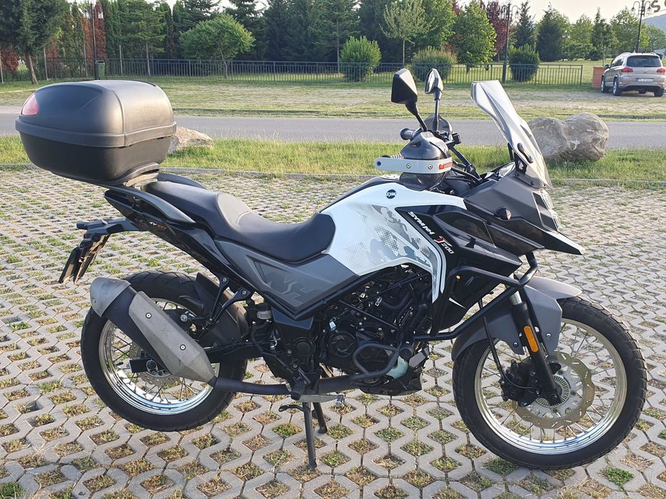 Adventure moto SYM NHT 200