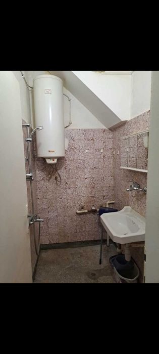 Дава се под наем Тристаен апартамент в Пловдив, Кючук Париж - 100 кв.м за 357 € - Снимка #2