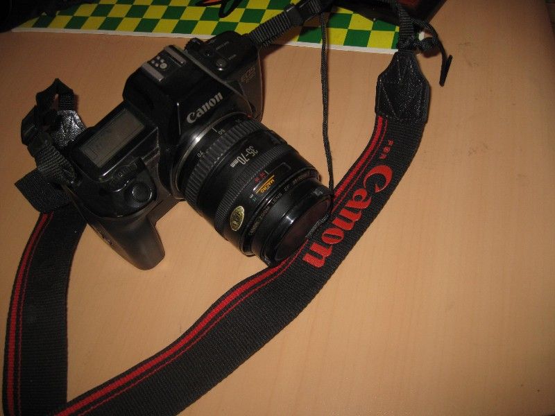 Комплект фотоапарат КАНОН ЕОС 620-650 със Зум и Флаш