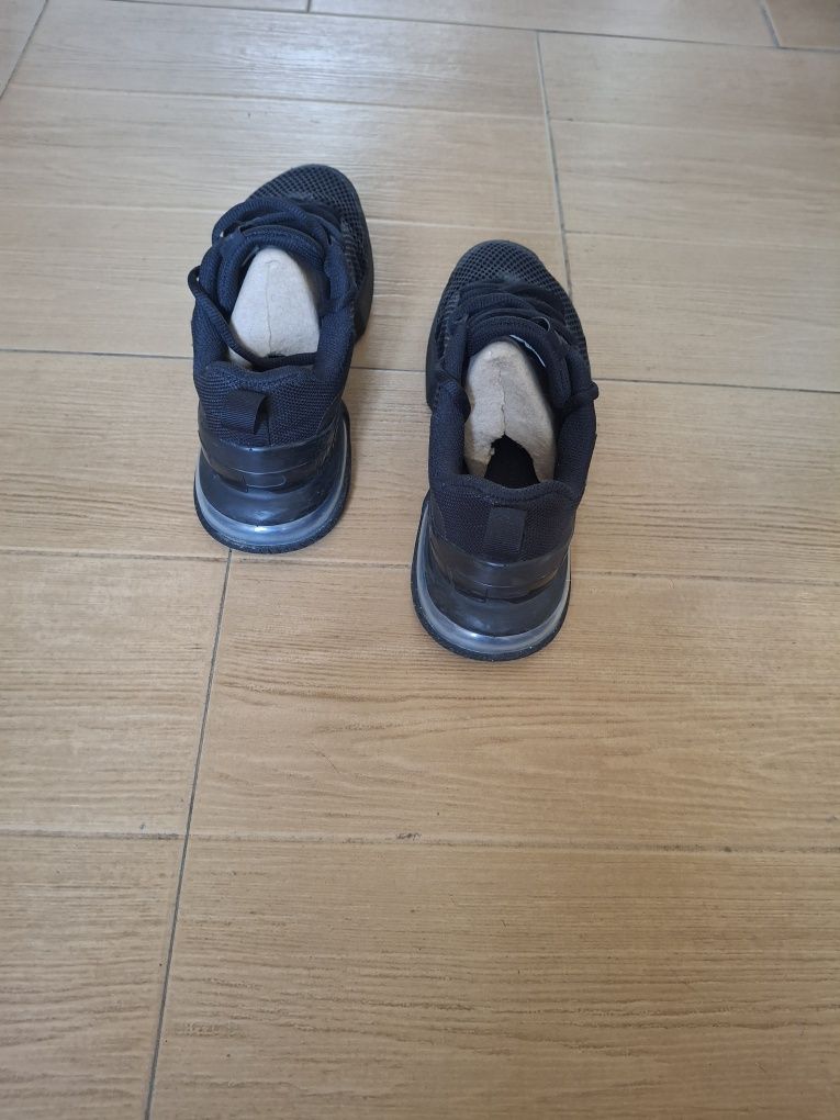 Nike Air Max  
    
    
6