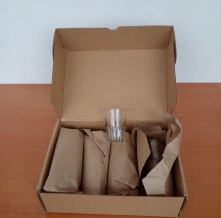 Продам НОВЫЕ советские  стопки ( стекло) - 12 штук.