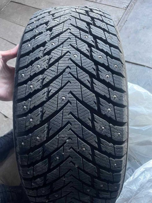 Продам зимнию резину 225/50/17