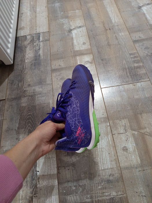 Футболни обувки от Декатлон. Нови!