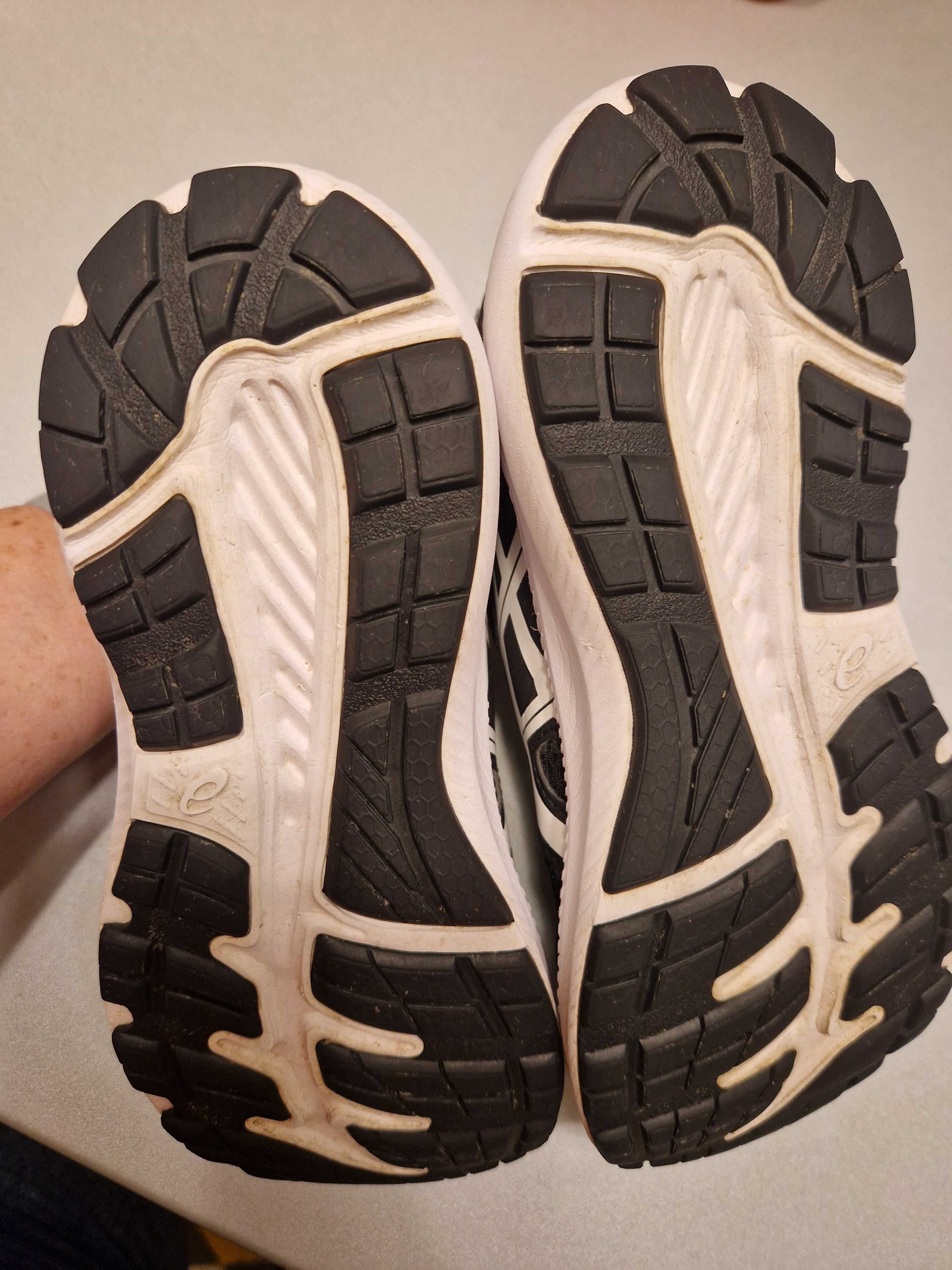 Adidasi/Pantofi sport Asics 34.5