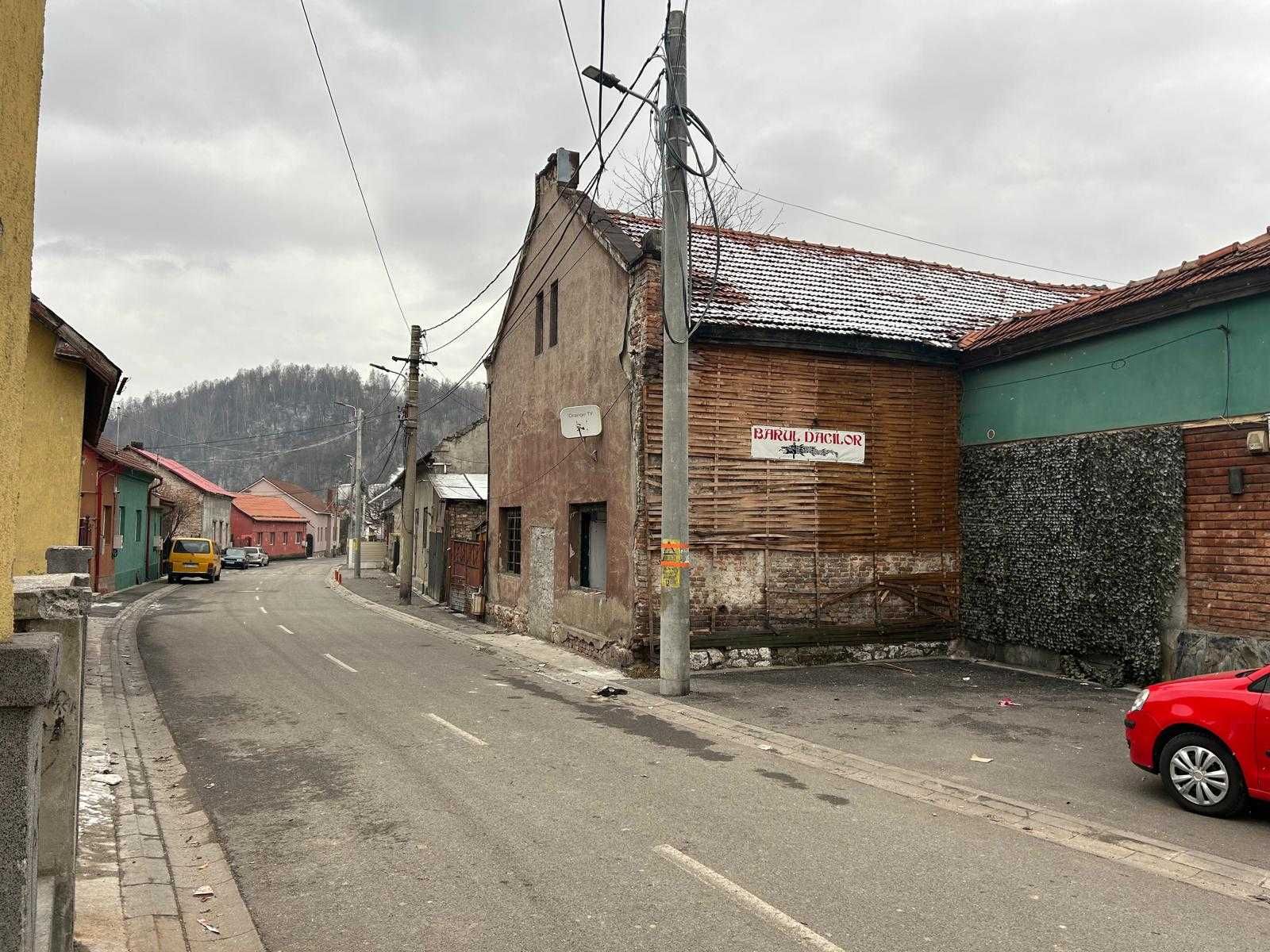 Casa de renovat 371 mp + teren 546 mp Petrosani