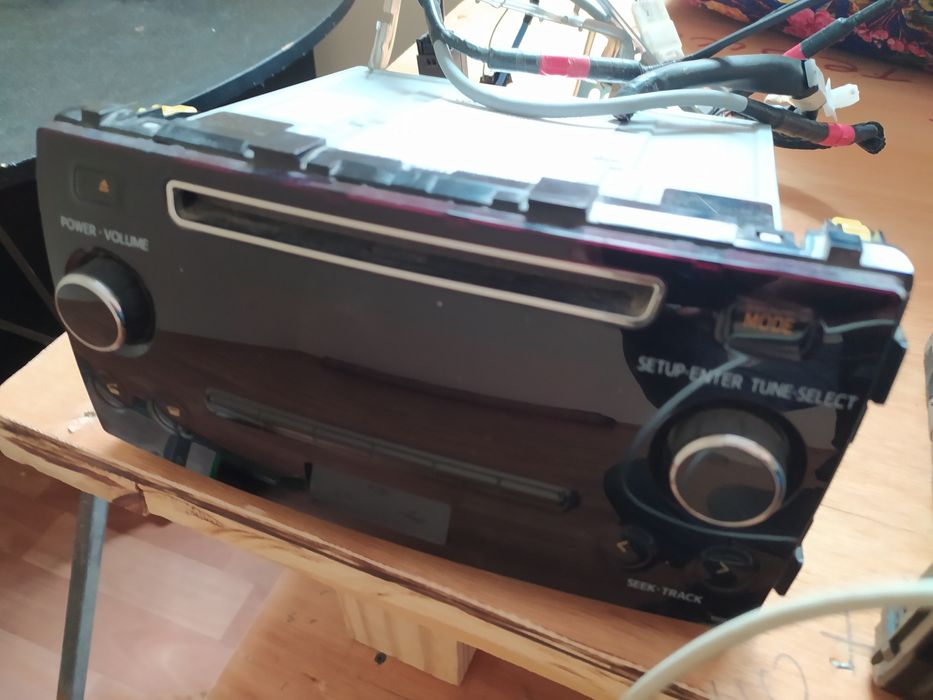 Продам автомагнитолы и фара на Тойота хайлюкс