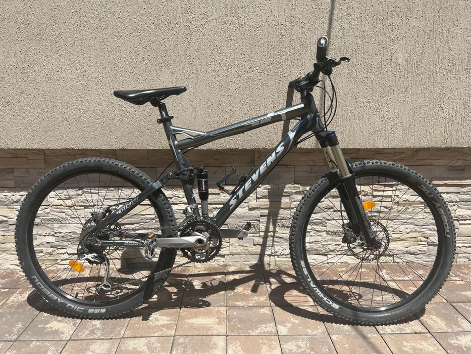 Bicicletă MTB Stevens cu suspensie față-spate – RockShox